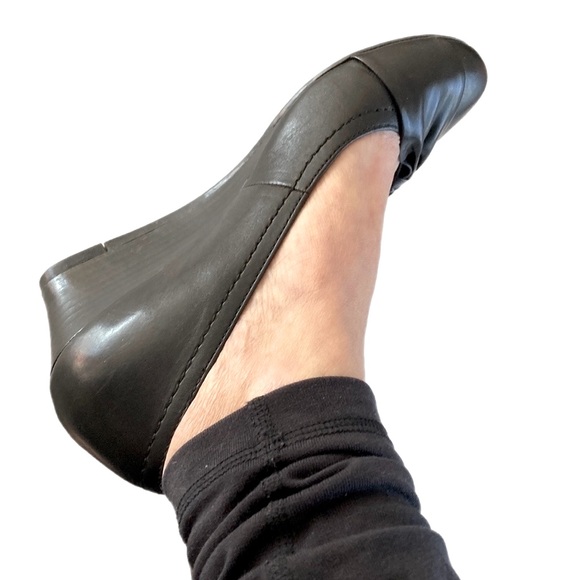 GIOVANNA black leather slip-on Wedge heels Size 6 AU - Picture 3 of 11